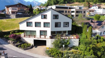 Modernes Doppeleinfamilienhaus in Gamprin